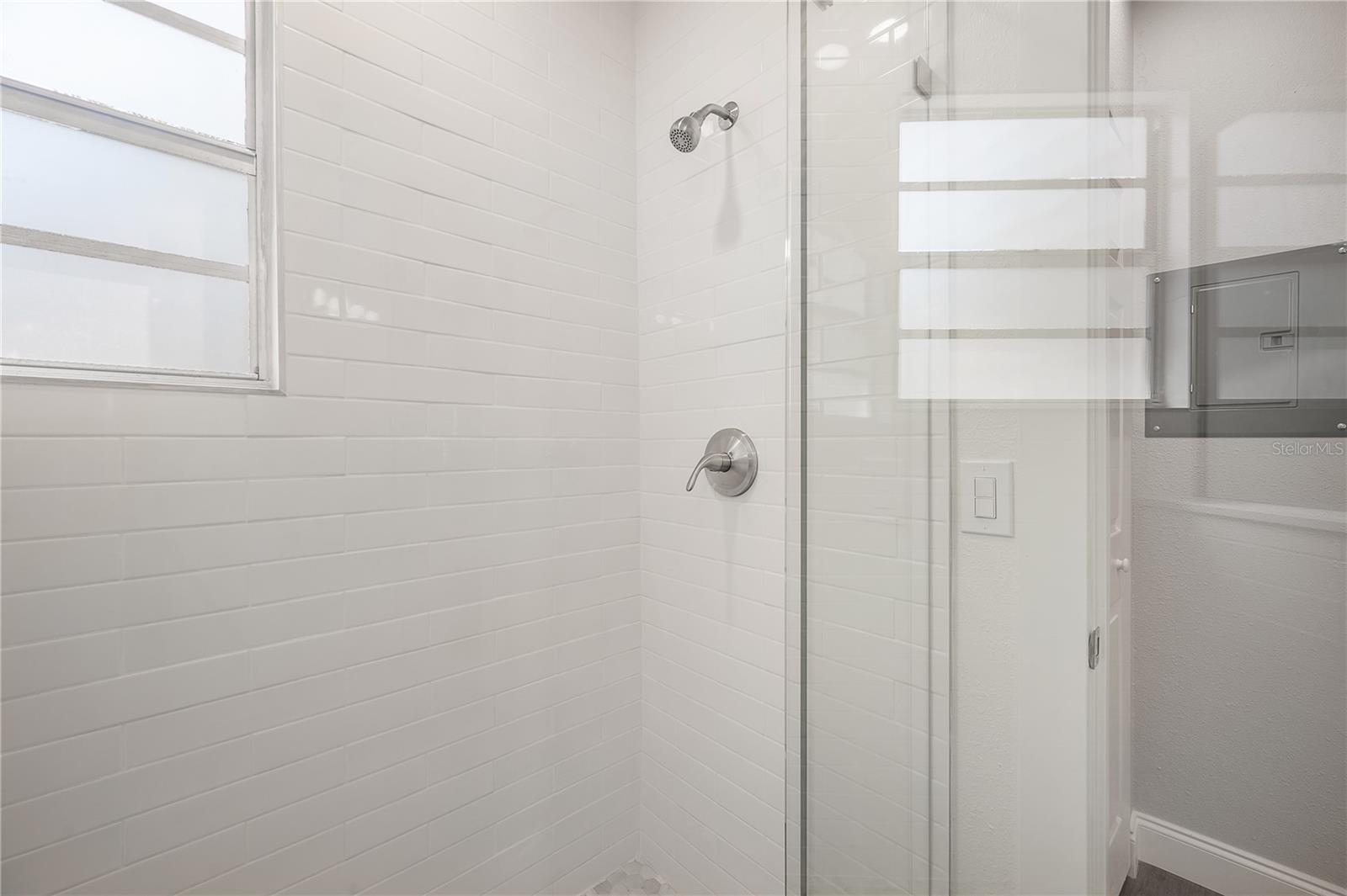 Image 18 of 19 For 916 Emma Street C