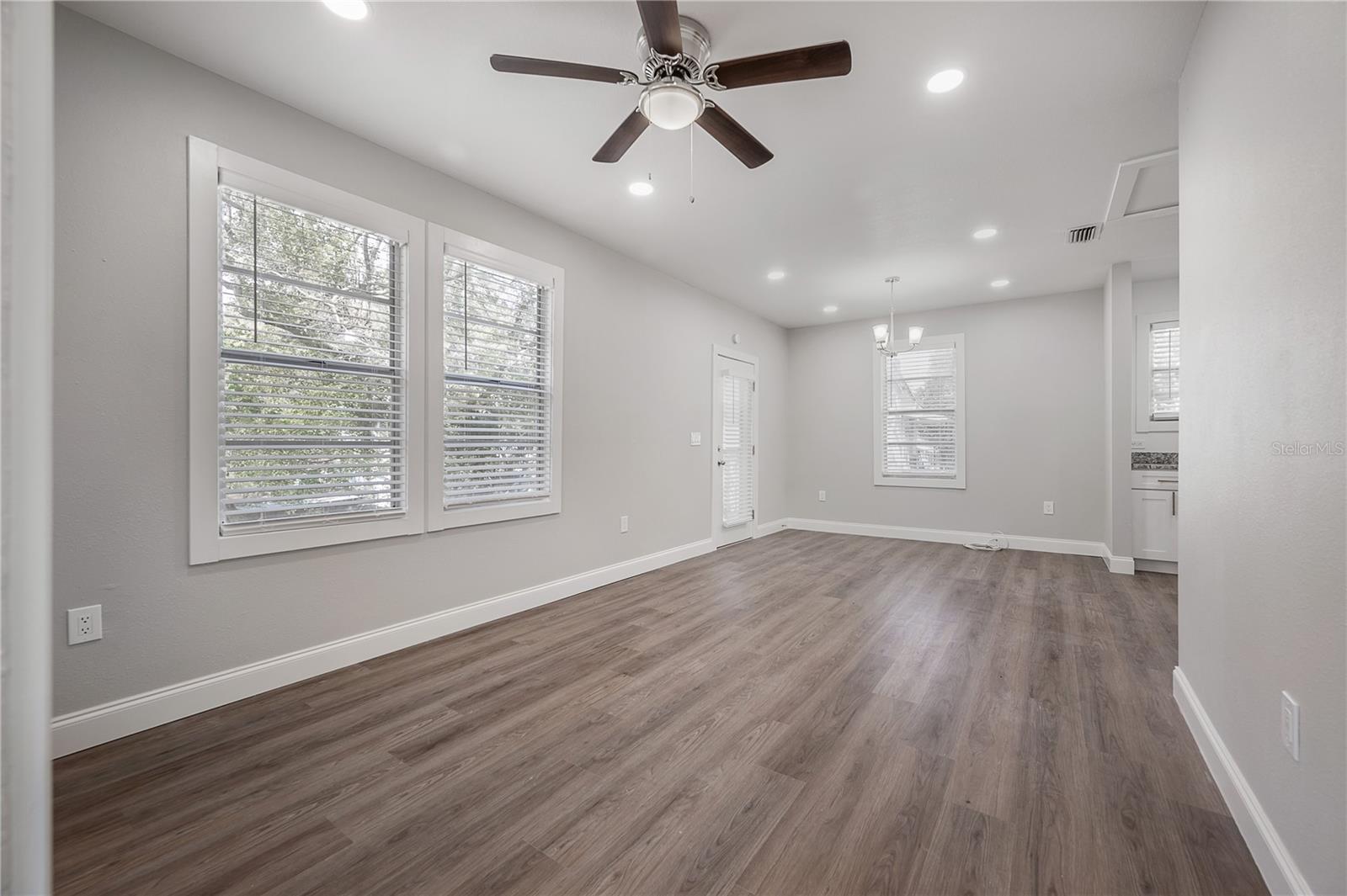Image 4 of 19 For 916 Emma Street C