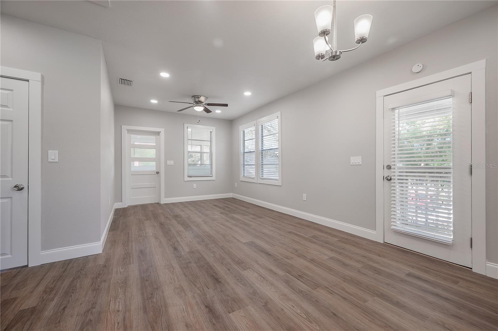 Image 7 of 19 For 916 Emma Street C