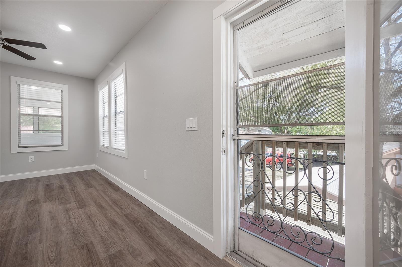 Image 8 of 19 For 916 Emma Street C