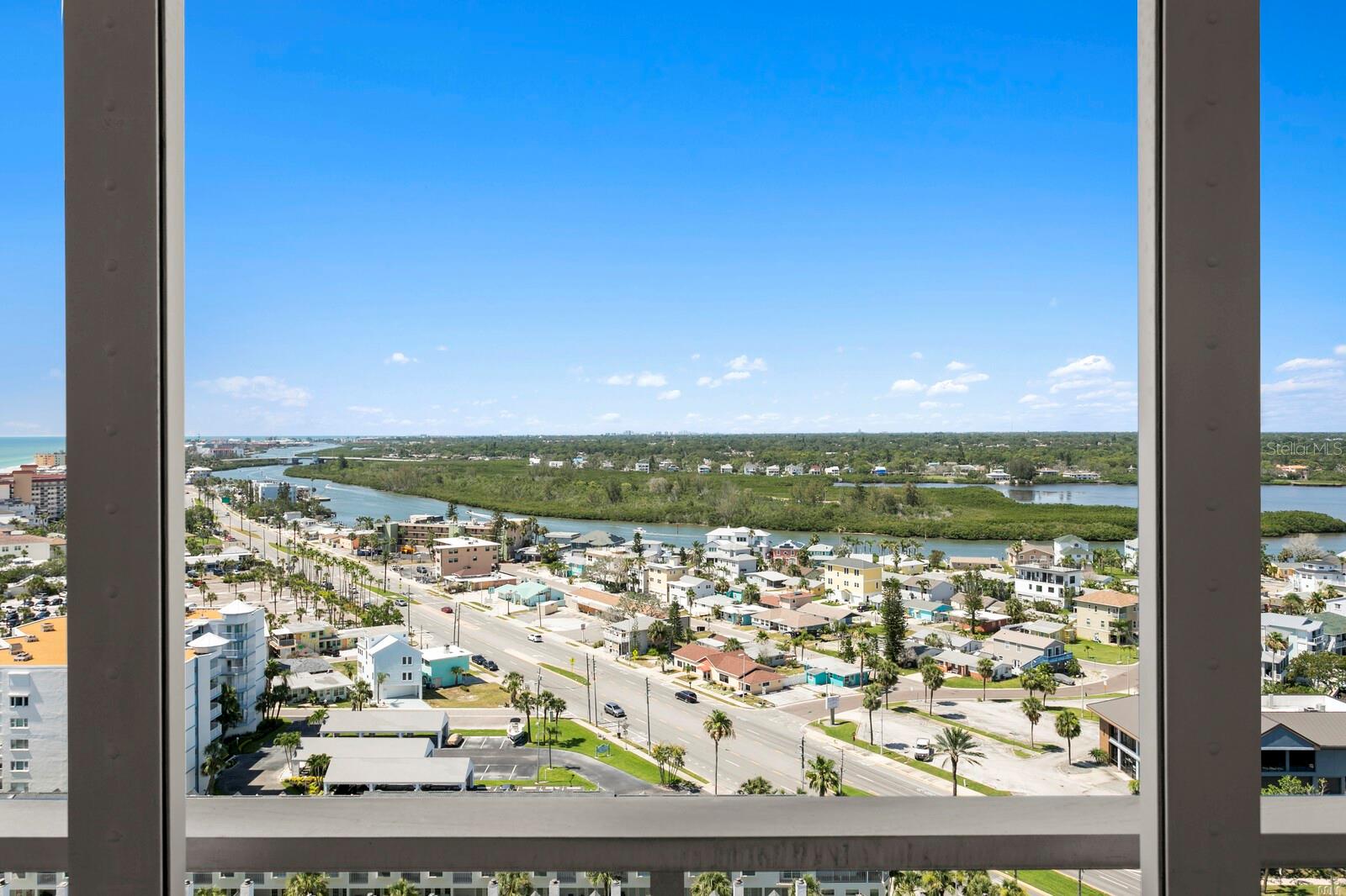 Image 22 of 100 For 17920 Gulf Boulevard 1806