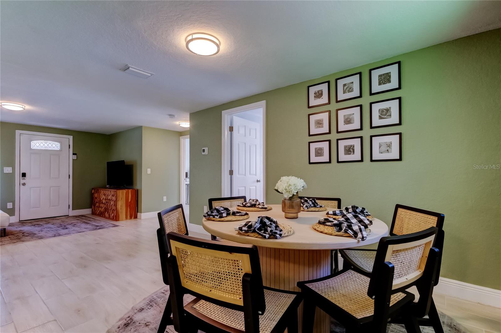 Image 9 of 40 For 2750 Edenwood Street