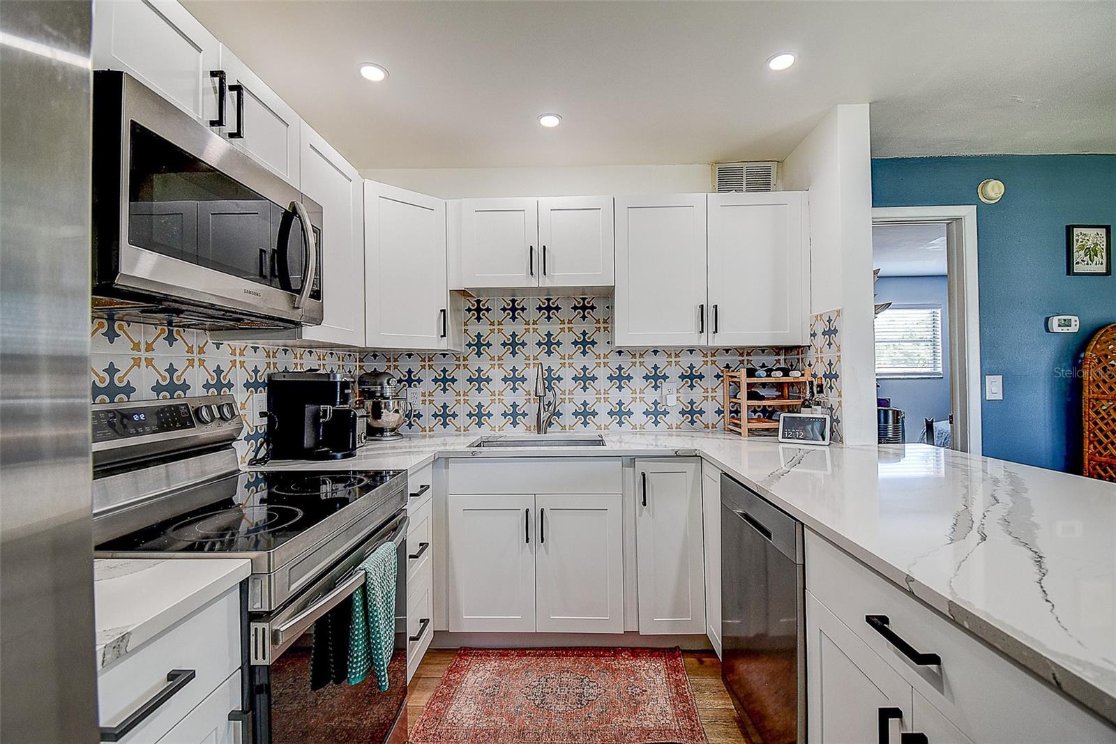 Image 12 of 32 For 4050 4th Street N 205
