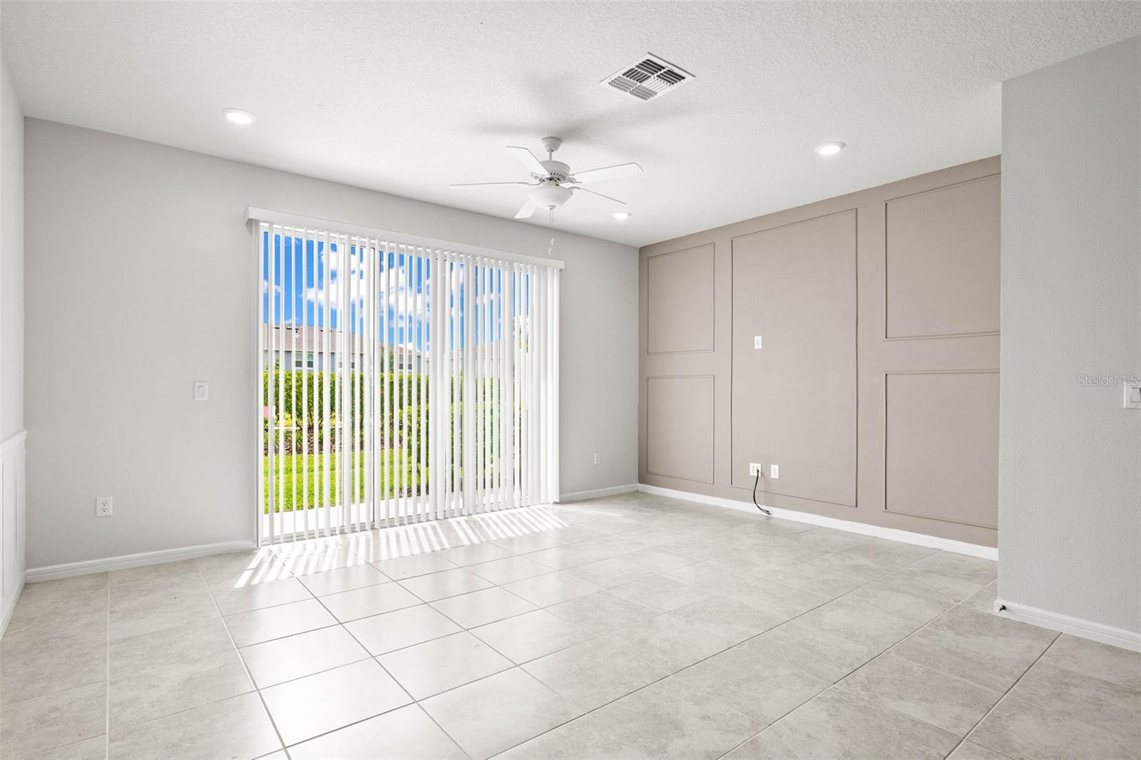 Image 10 of 37 For 31355 Amberview Bend