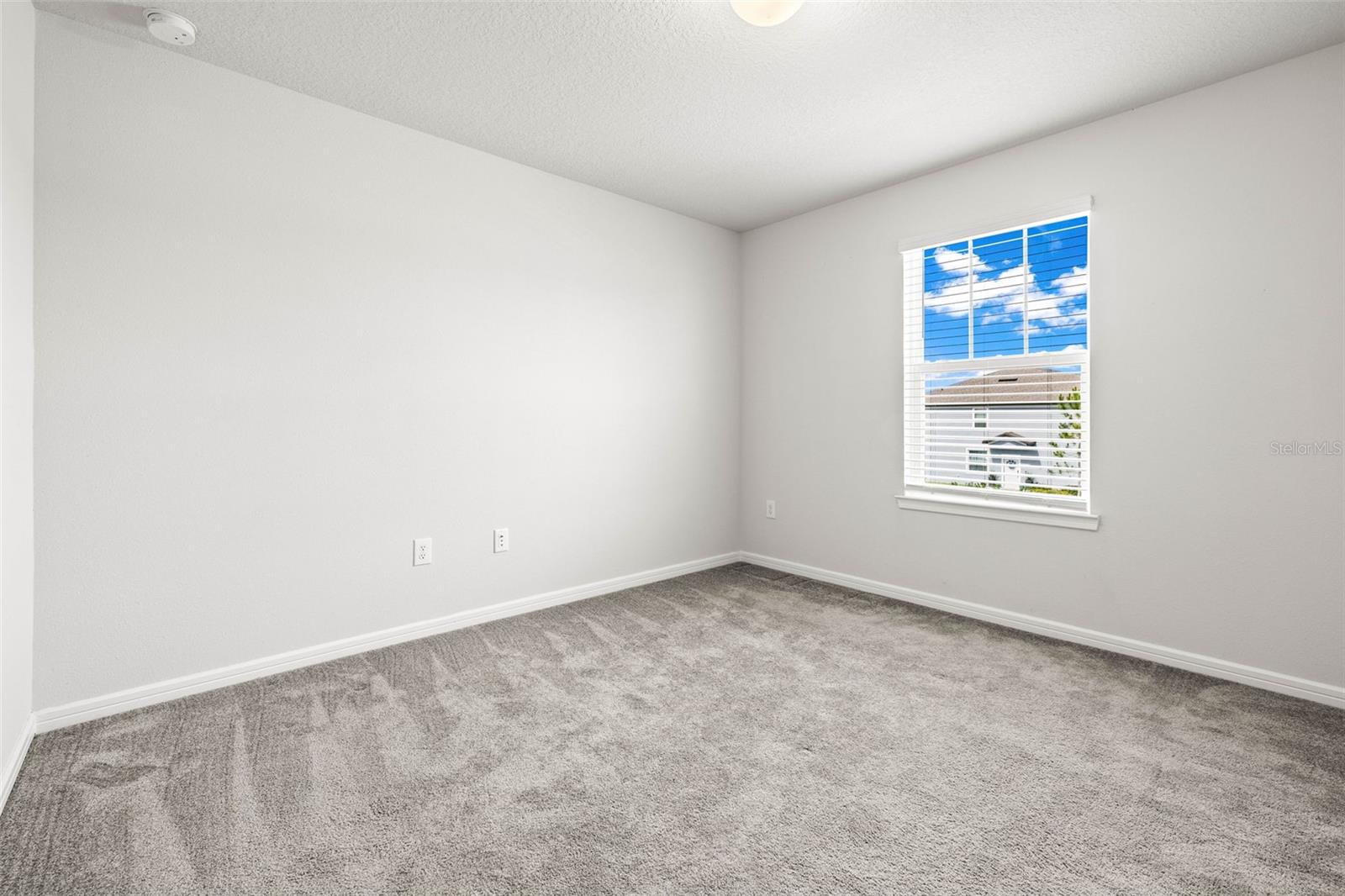 Image 18 of 37 For 31355 Amberview Bend