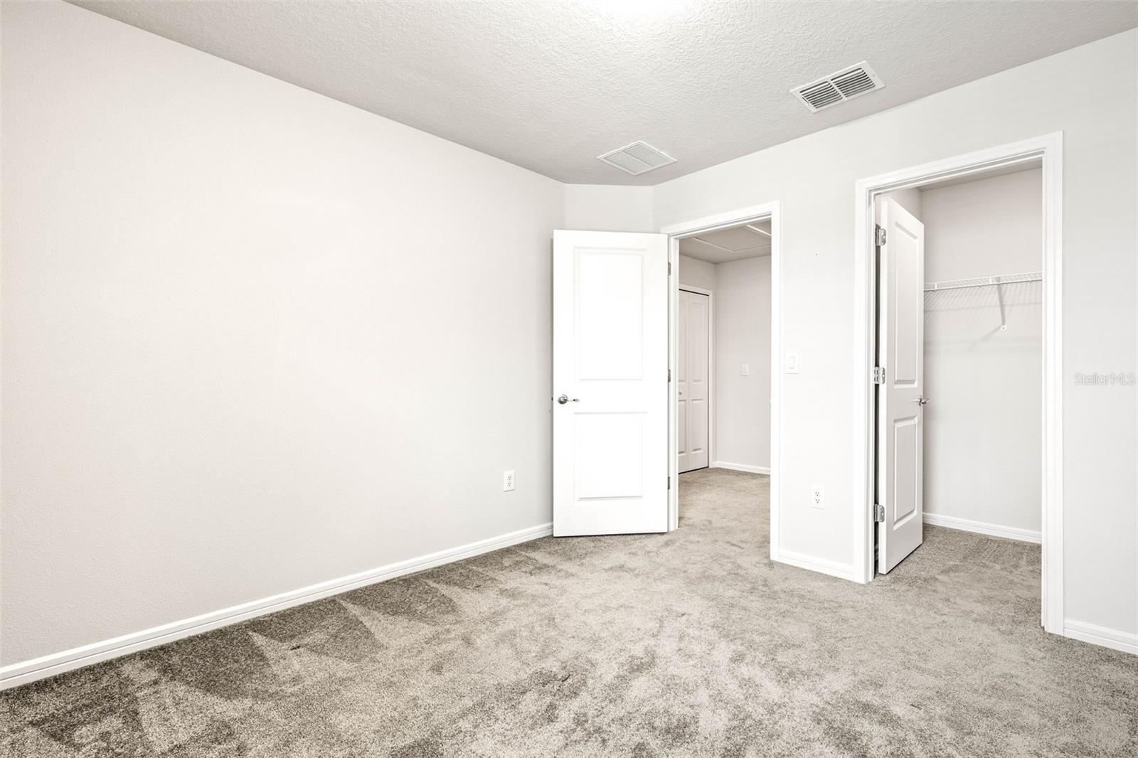 Image 19 of 37 For 31355 Amberview Bend