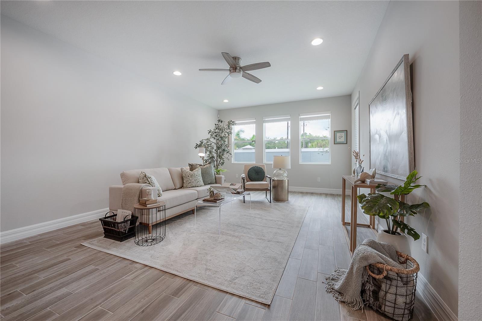 Image 16 of 49 For 212 Villa Luna Lane