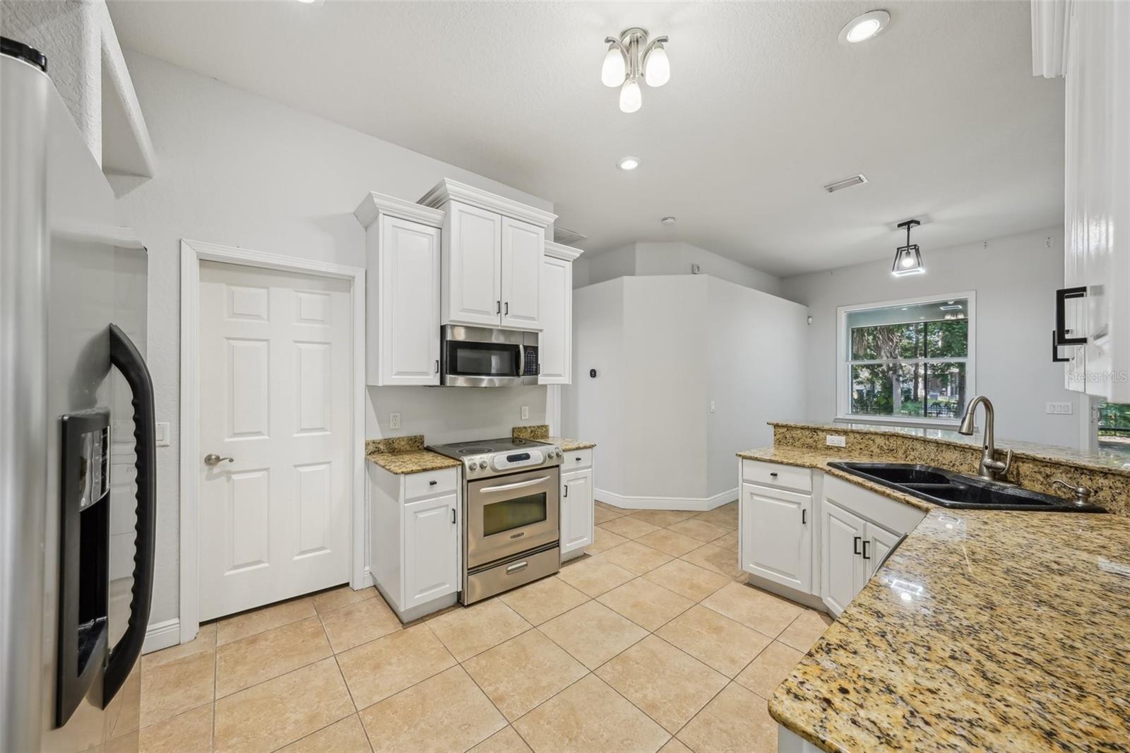 Image 23 of 85 For 707 9th Avenue Sw