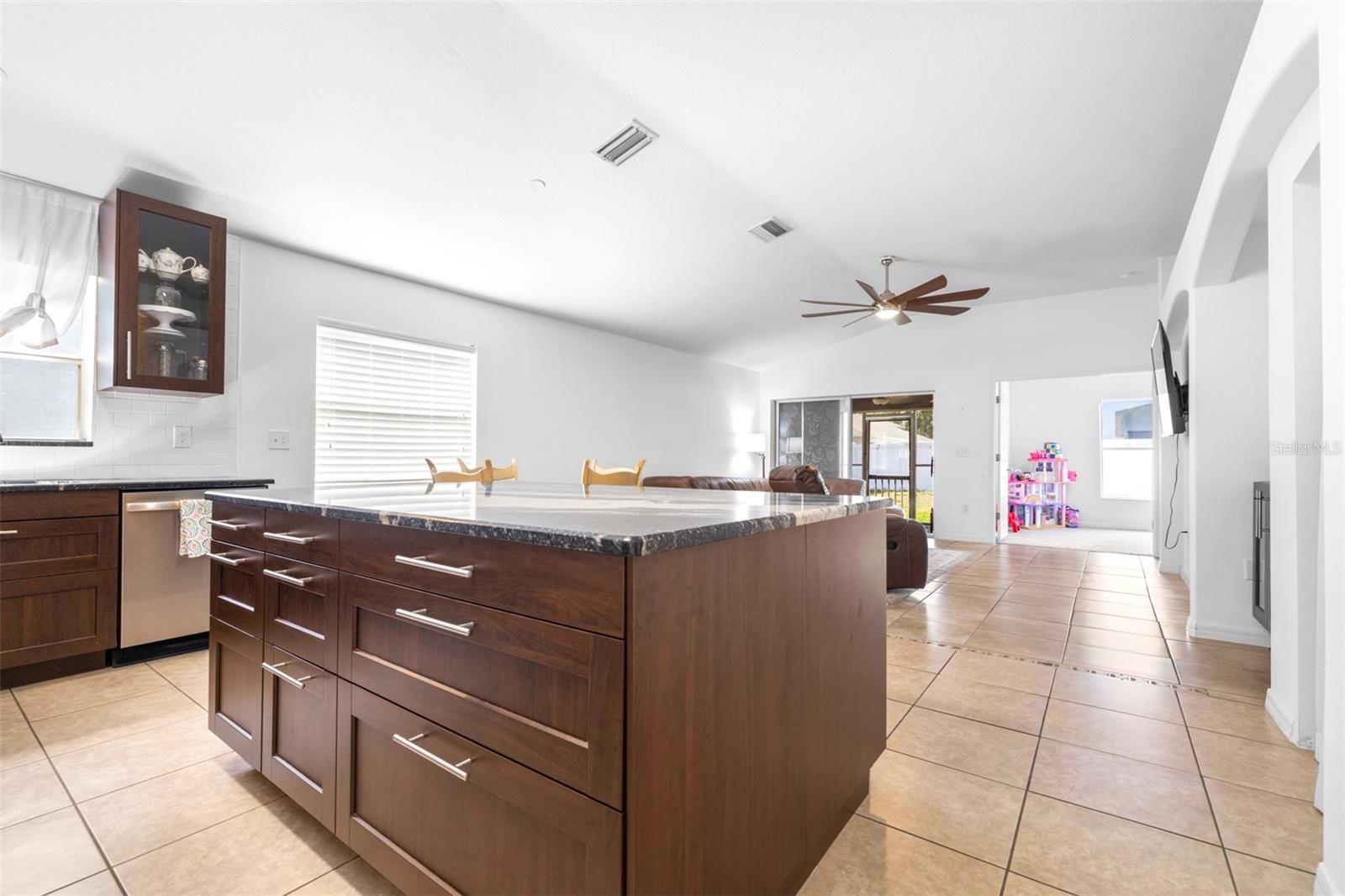 Listing photo id 8 for 12136 Luftburrow Lane