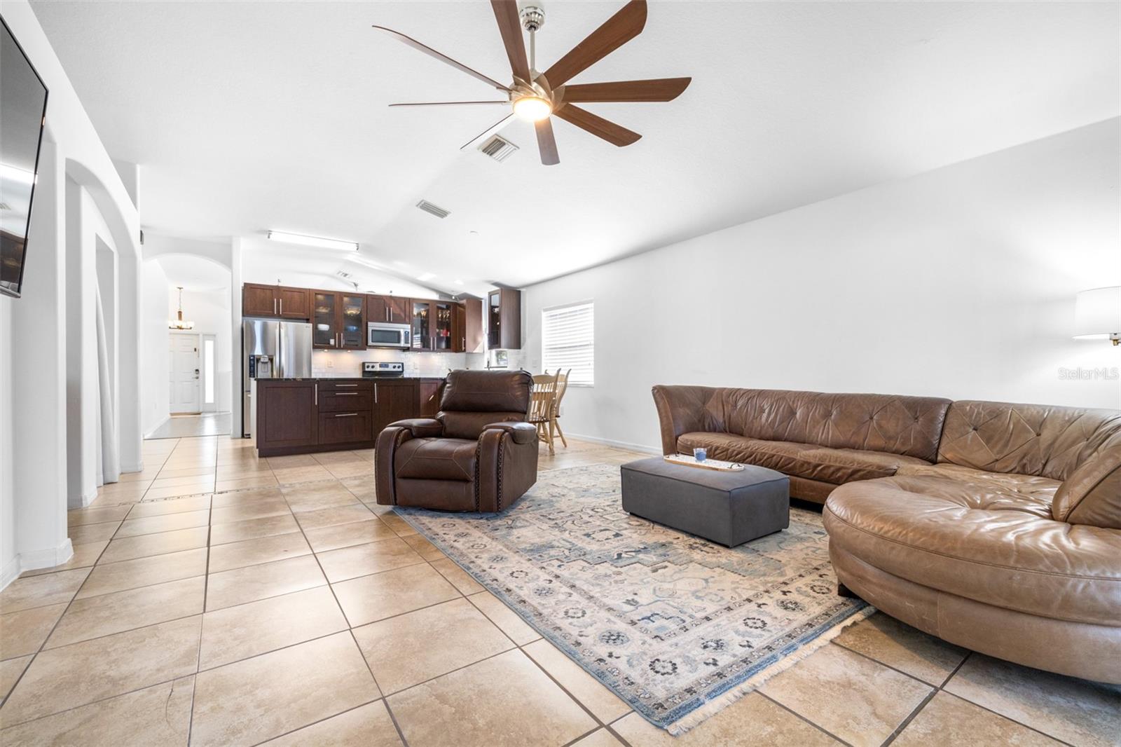 Listing photo id 13 for 12136 Luftburrow Lane