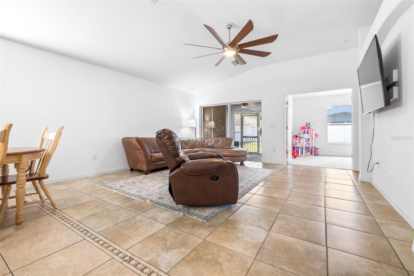 Listing photo id 16 for 12136 Luftburrow Lane