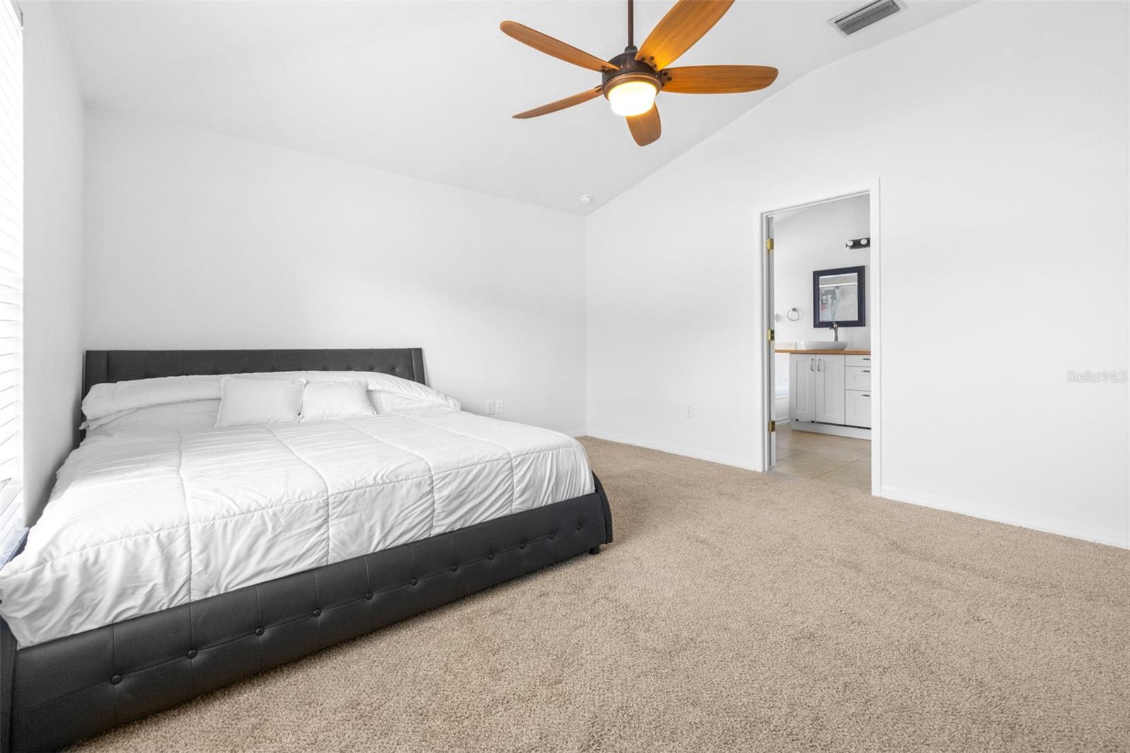 Listing photo id 18 for 12136 Luftburrow Lane