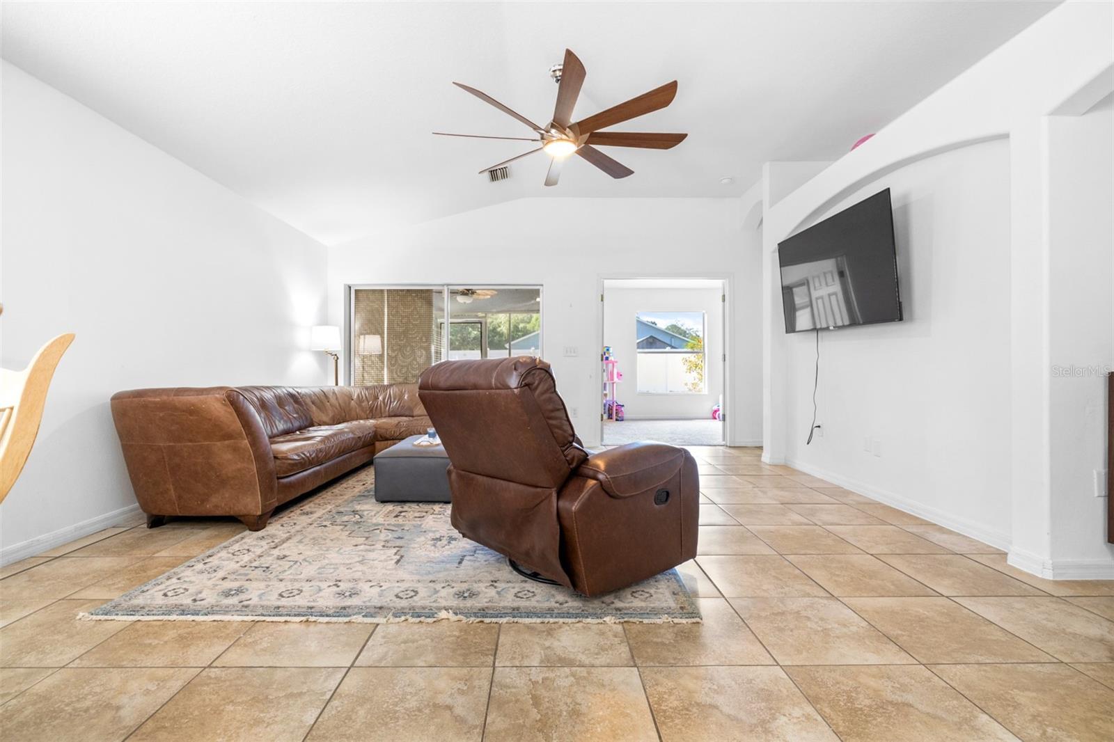 Listing photo id 19 for 12136 Luftburrow Lane