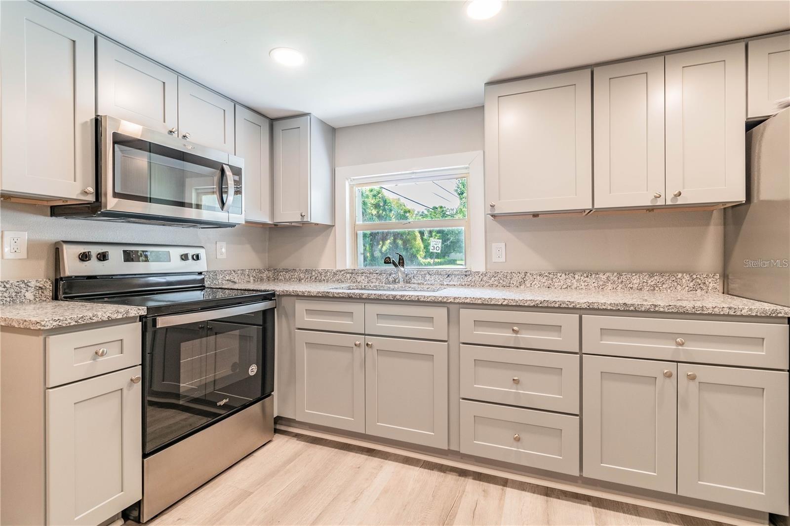 Image 15 of 22 For 5714 Kenwood Avenue