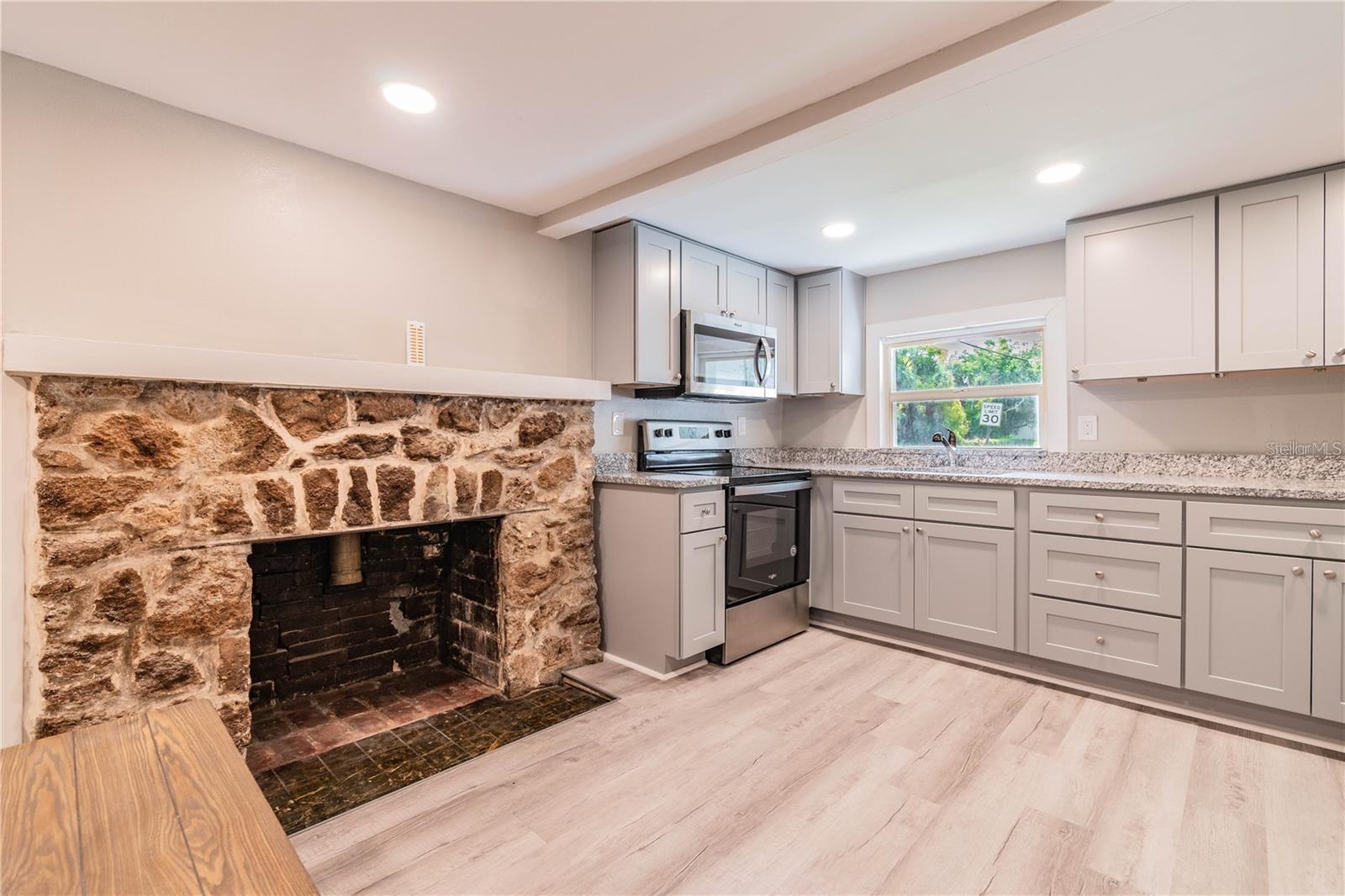 Image 16 of 22 For 5714 Kenwood Avenue