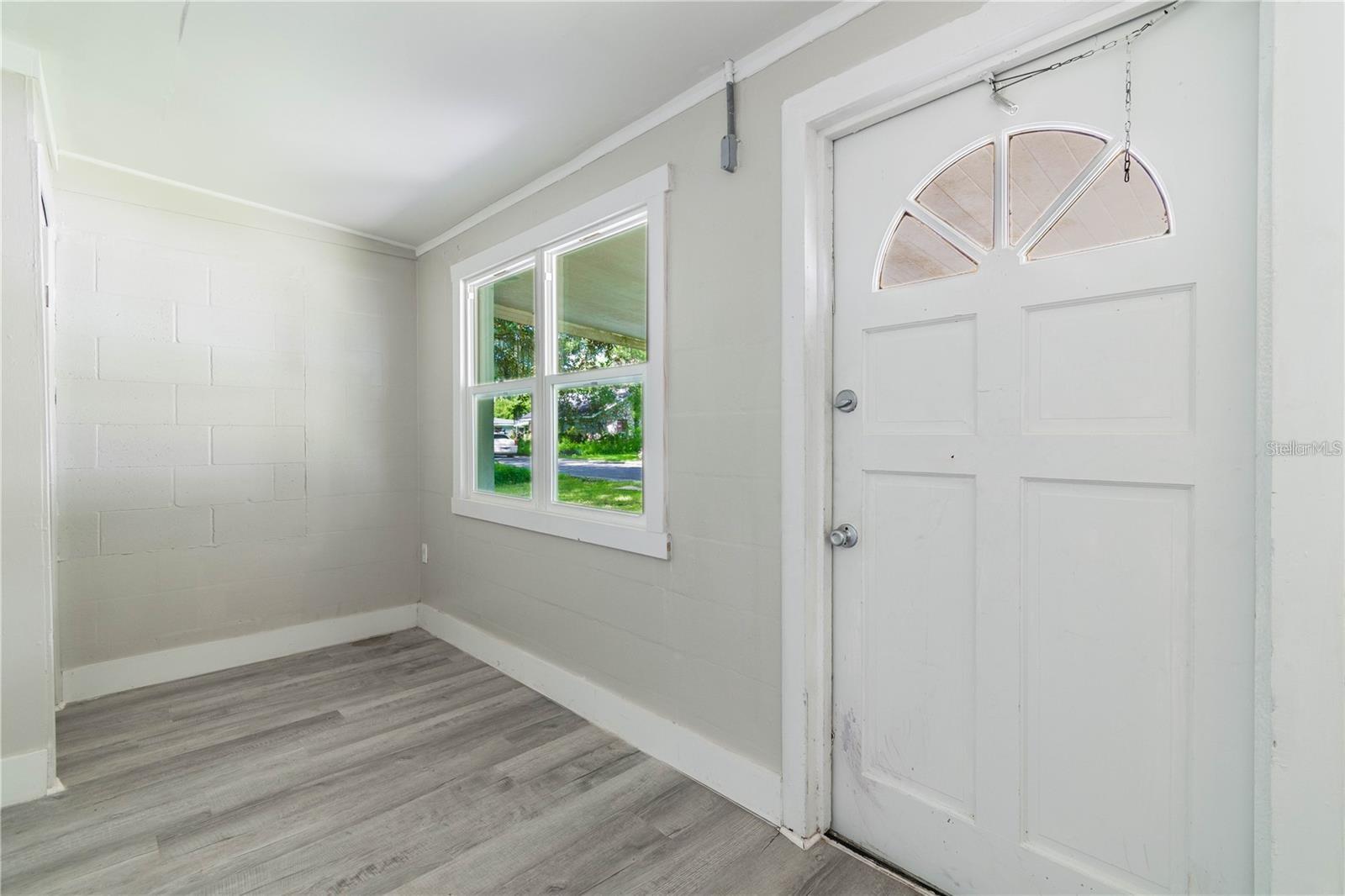 Image 7 of 22 For 5714 Kenwood Avenue