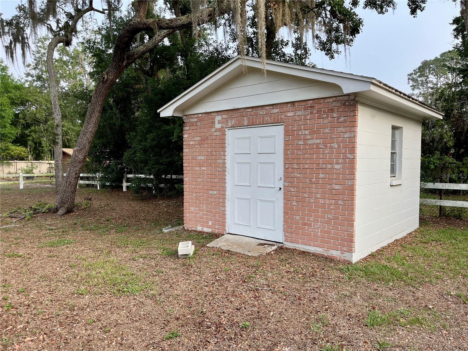 Image 16 of 21 For 1002 Pinedale Drive