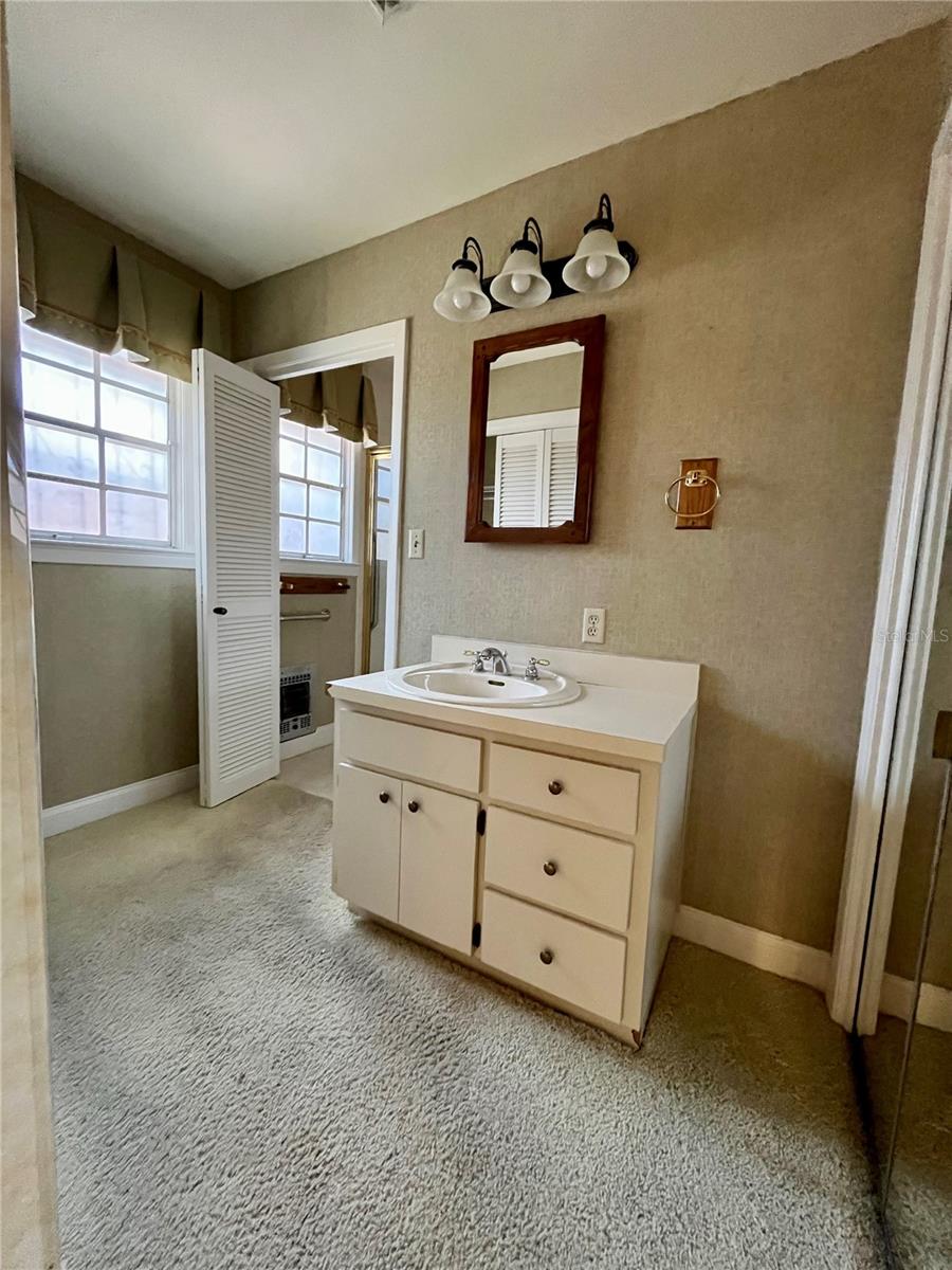 Image 22 of 39 For 1002 Pinedale Drive
