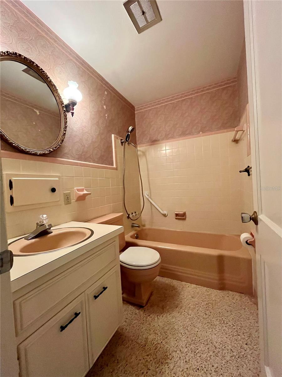 Image 24 of 39 For 1002 Pinedale Drive