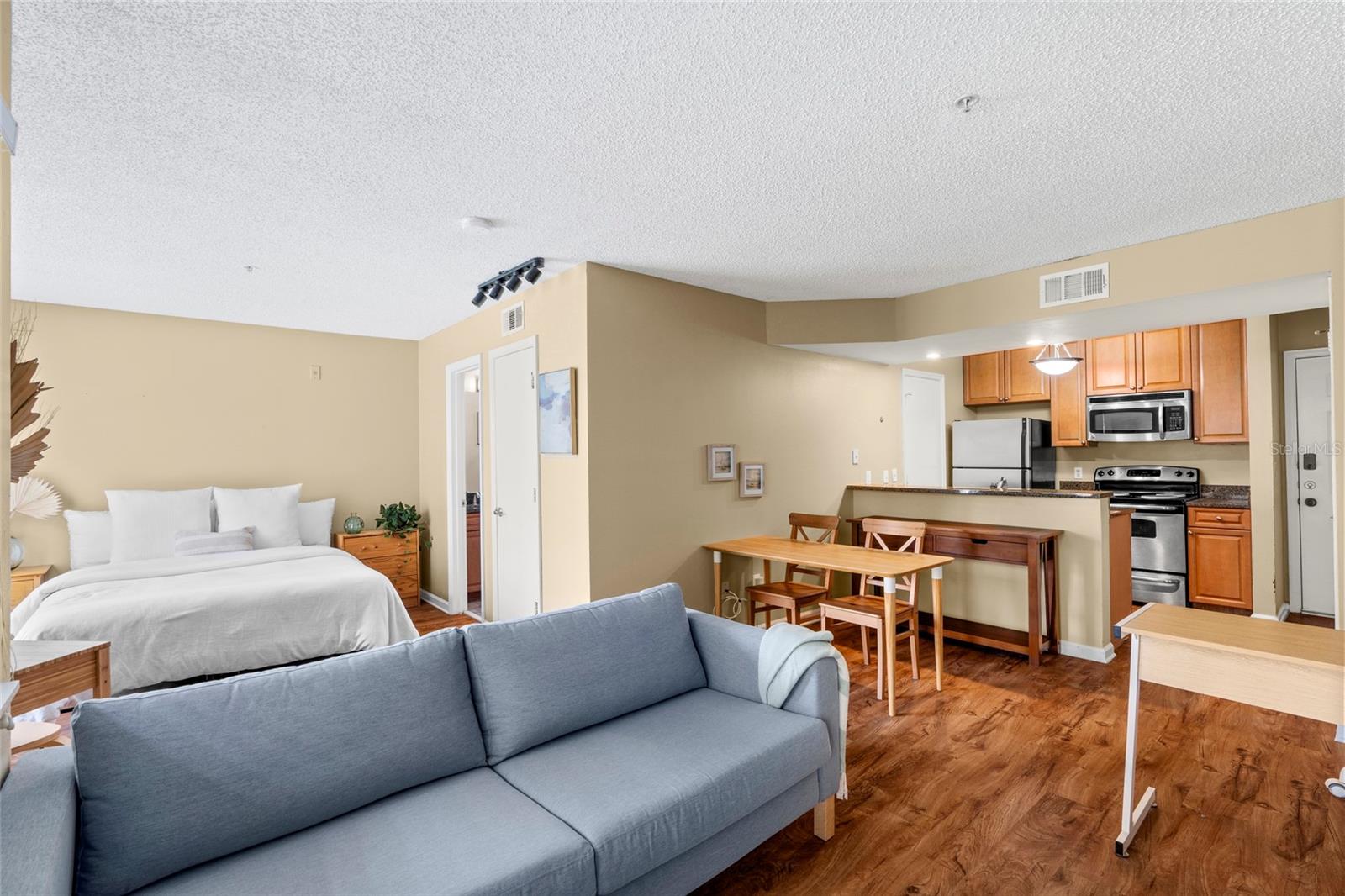 Image 10 of 29 For 11901 4th Street N 5111