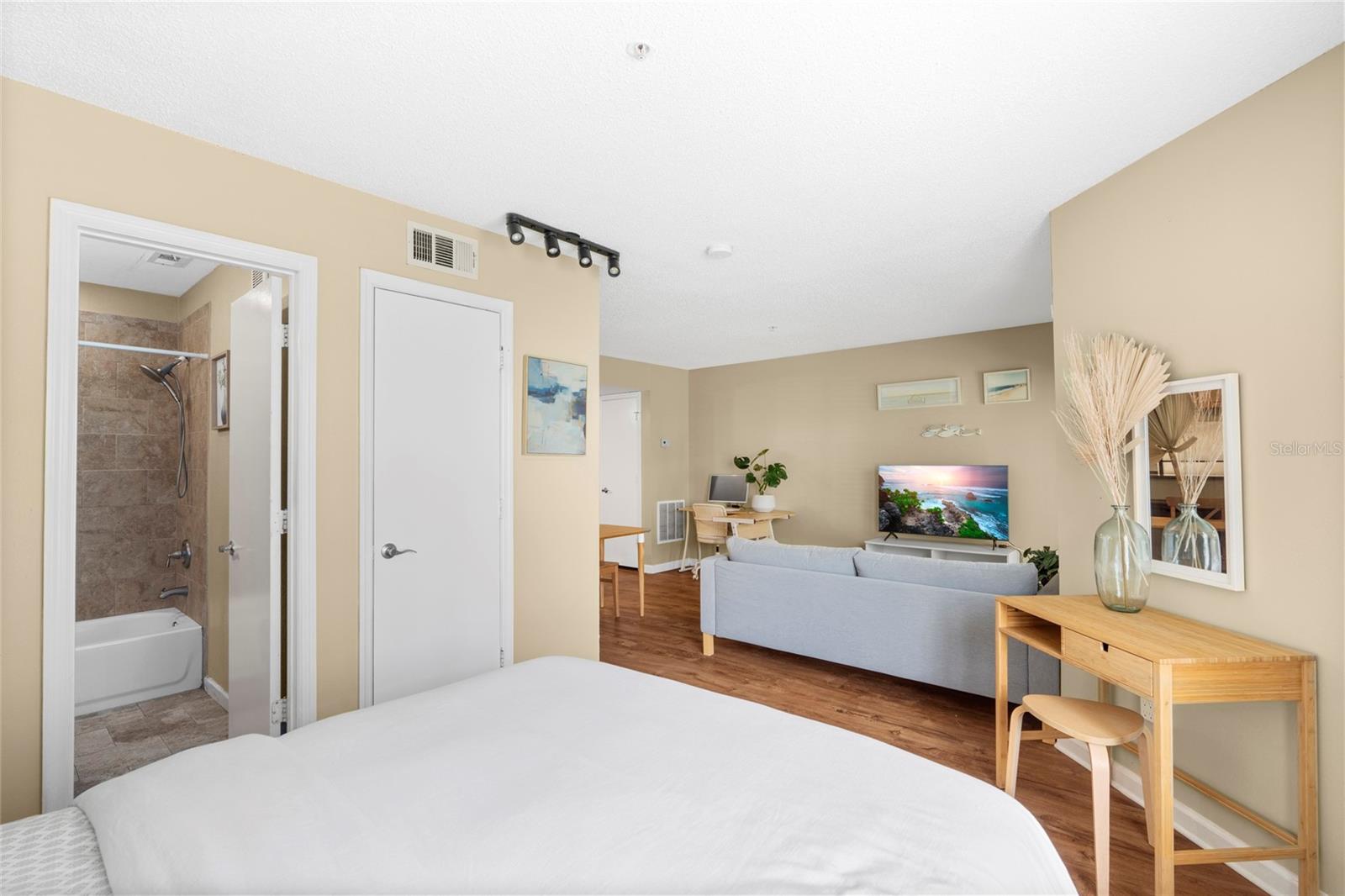 Image 12 of 29 For 11901 4th Street N 5111