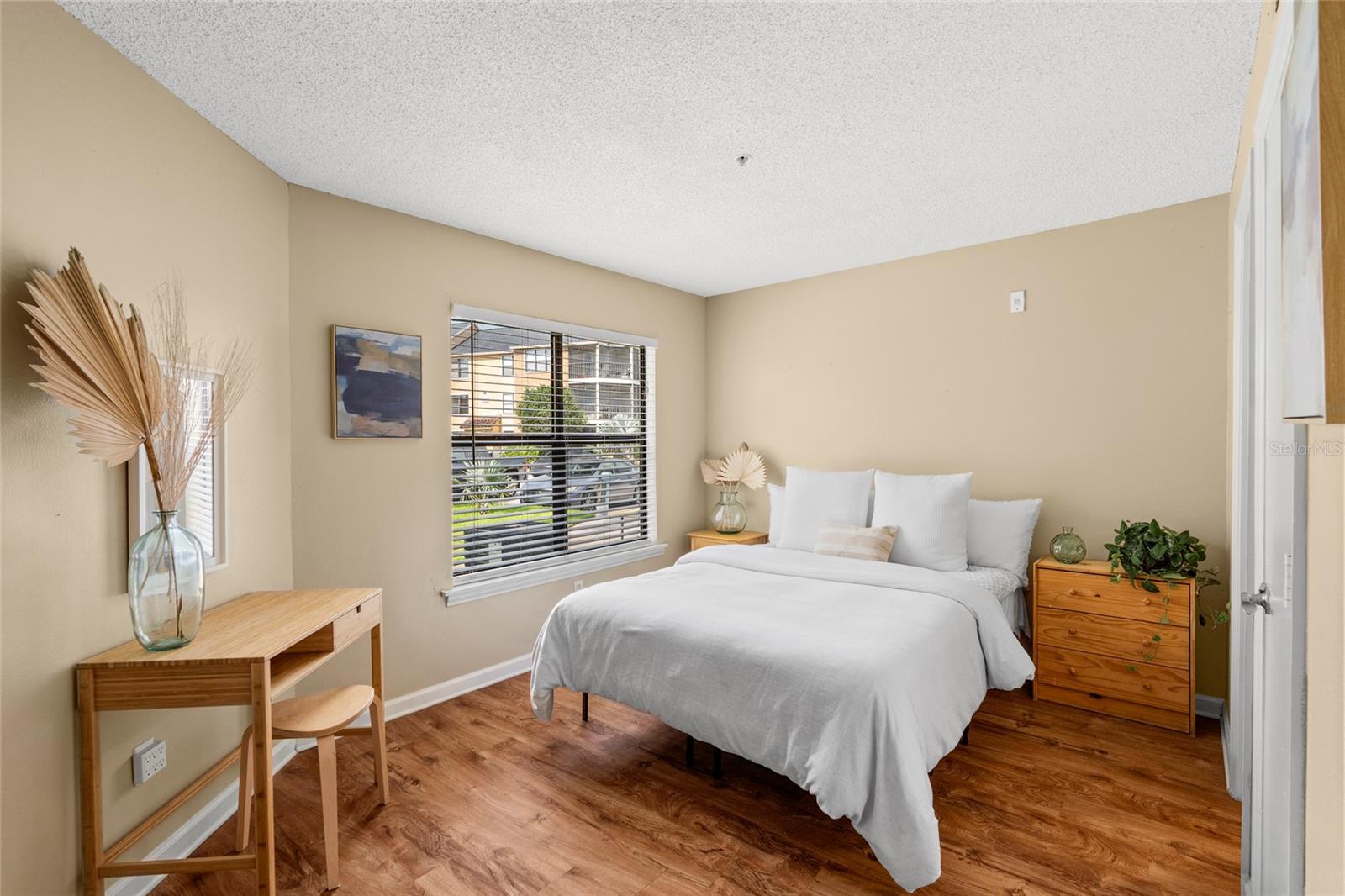 Image 6 of 29 For 11901 4th Street N 5111