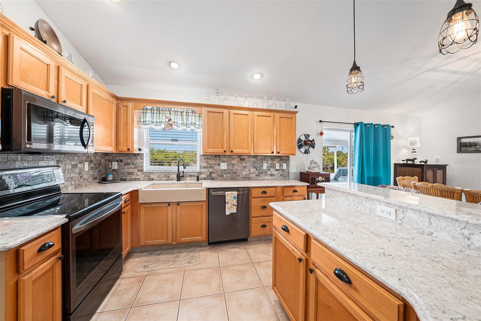 Listing photo id 9 for 2611 San Luis Road