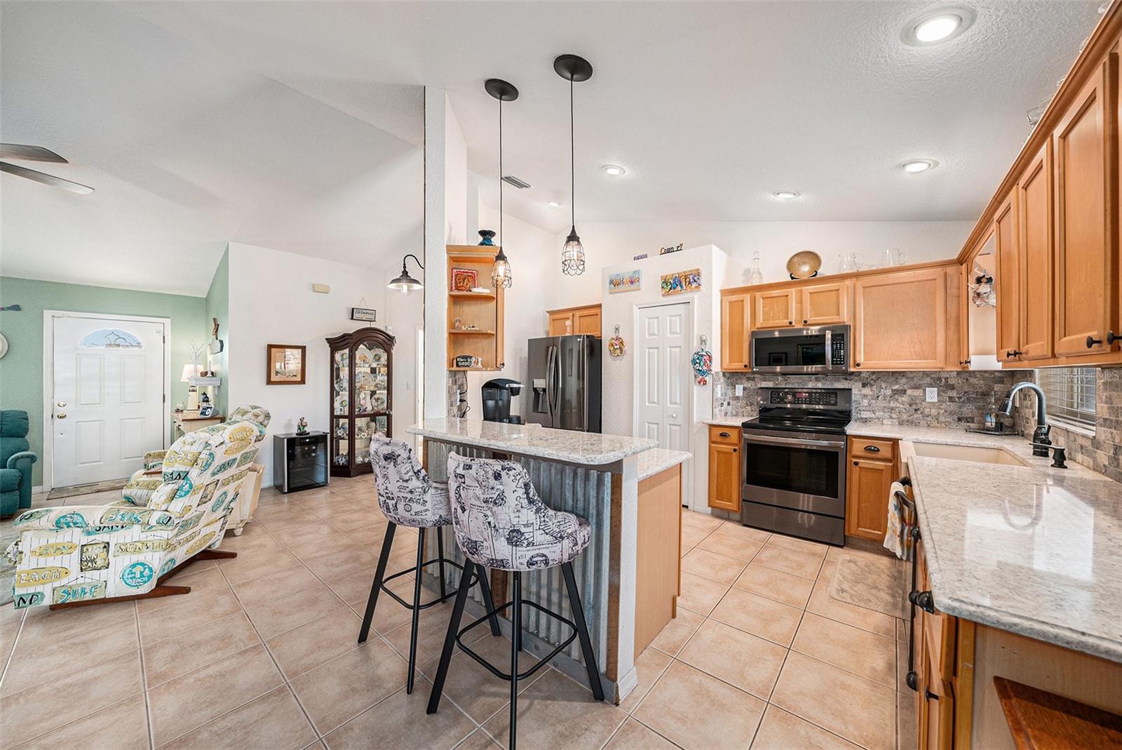 Listing photo id 7 for 2611 San Luis Road