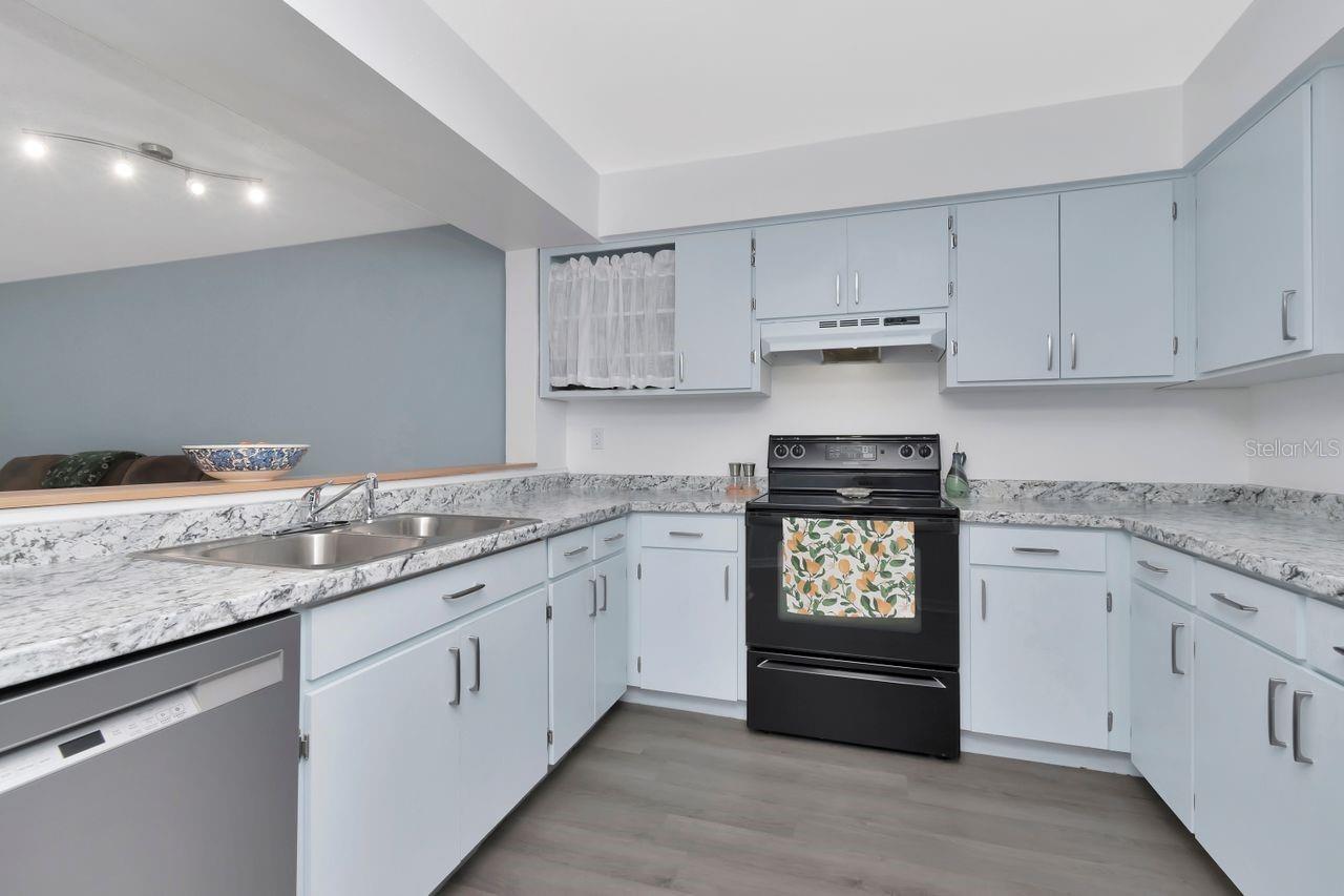 Image 24 of 57 For 6817 Stones Throw Circle N 17203