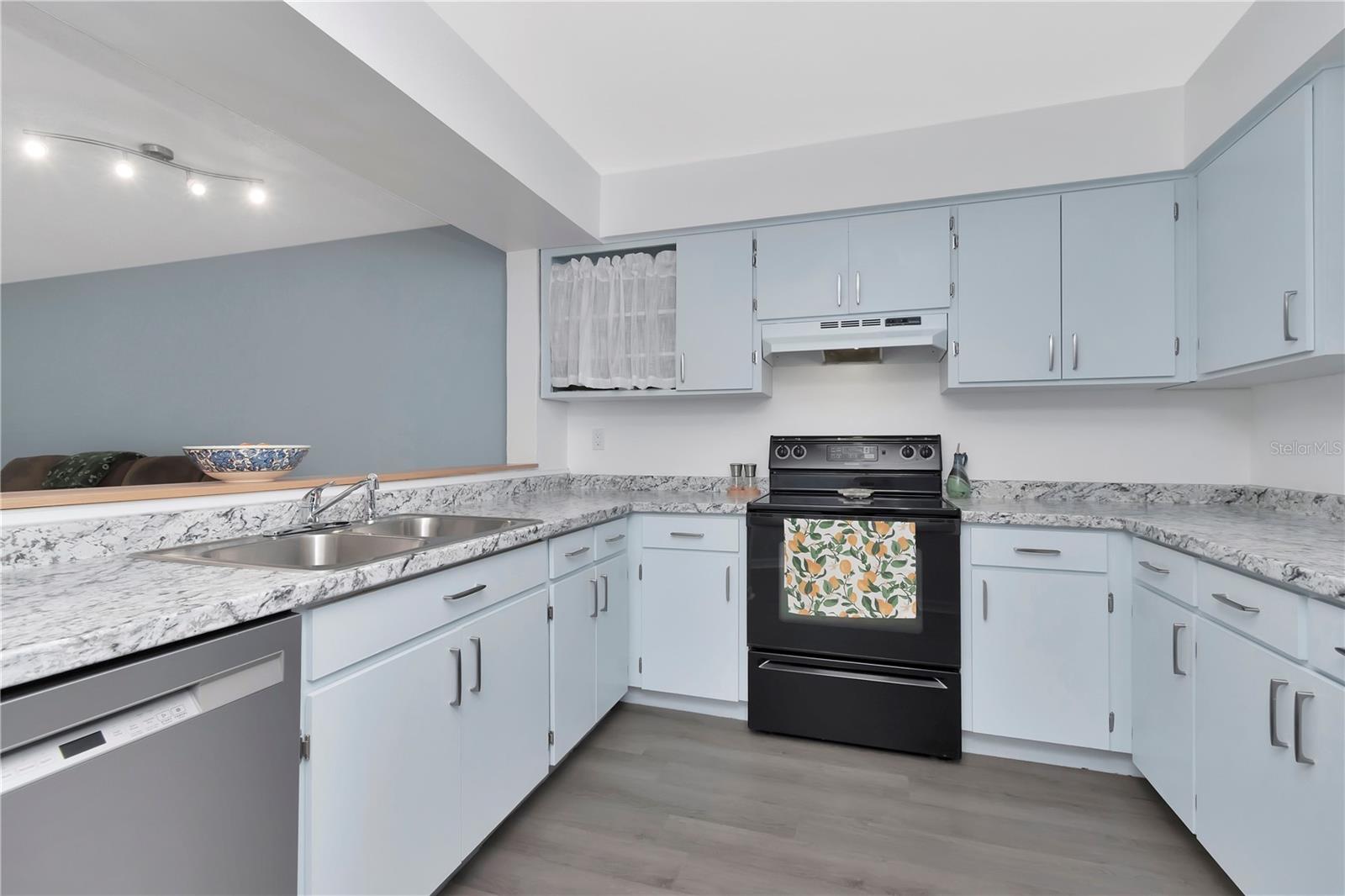Image 5 of 57 For 6817 Stones Throw Circle N 17203