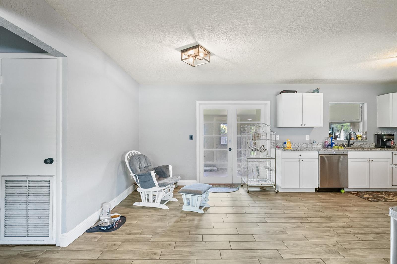 Listing photo id 13 for 1607 Bell Shoals Road