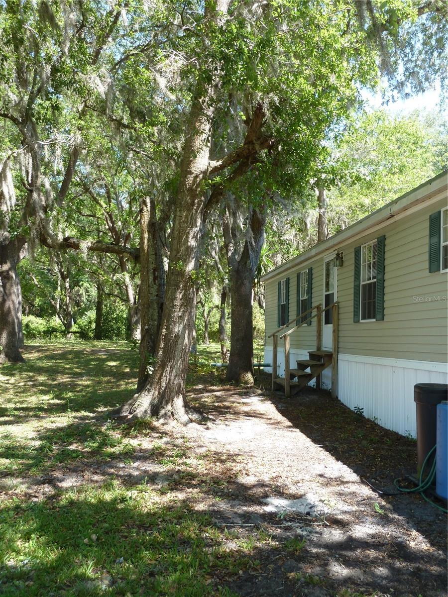 Image 9 of 37 For 22839 Bungalow Lane