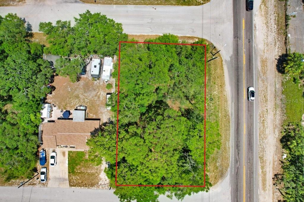 Listing photo id 4 for 94 Candlewick Avenue