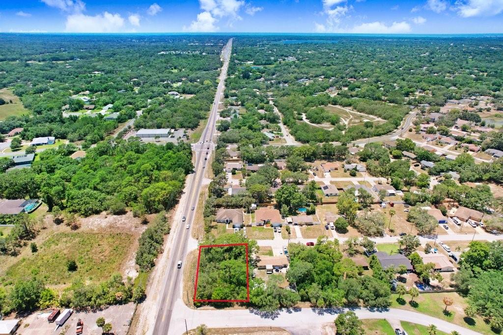 Listing photo id 5 for 94 Candlewick Avenue
