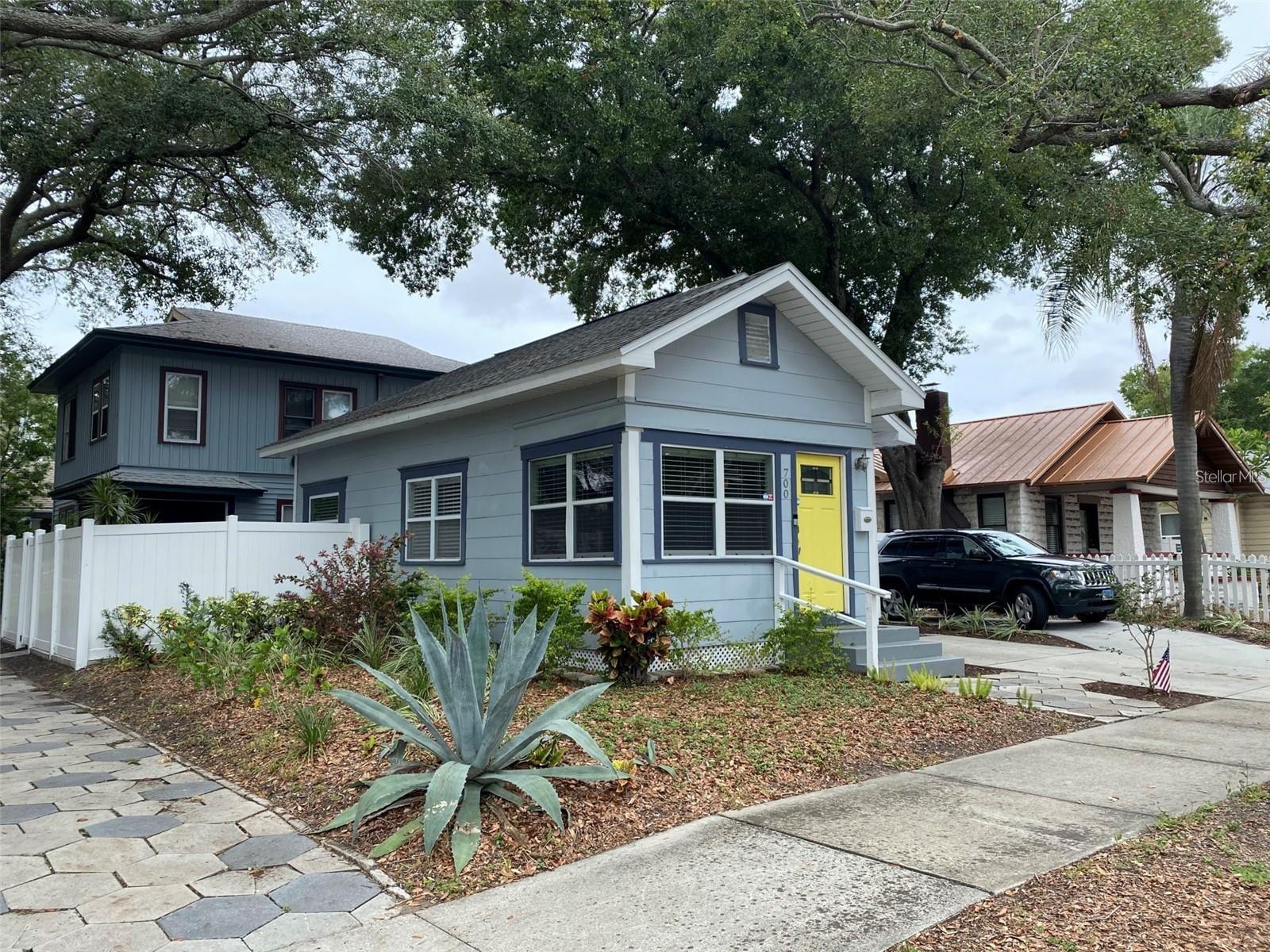 Details for 700 10th Street N, ST PETERSBURG, FL 33705