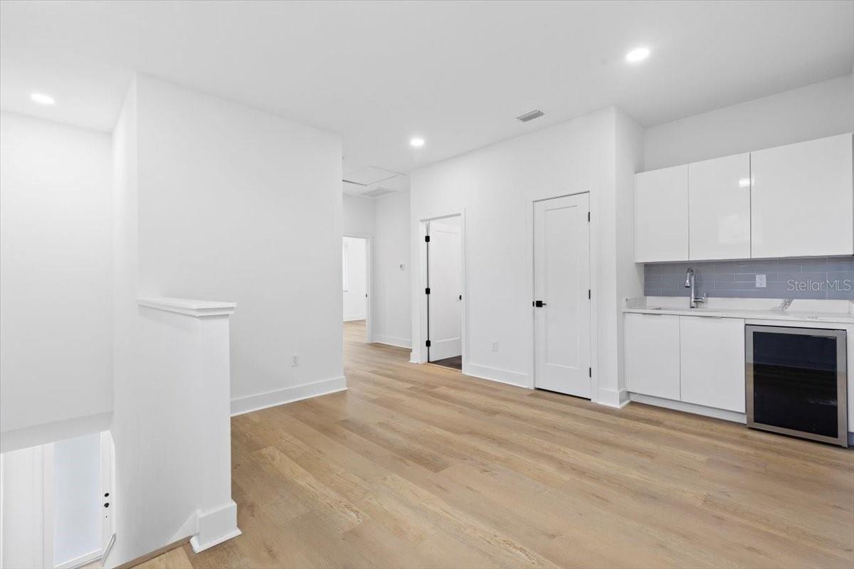 Image 14 of 29 For 2608 Columbus Drive 1