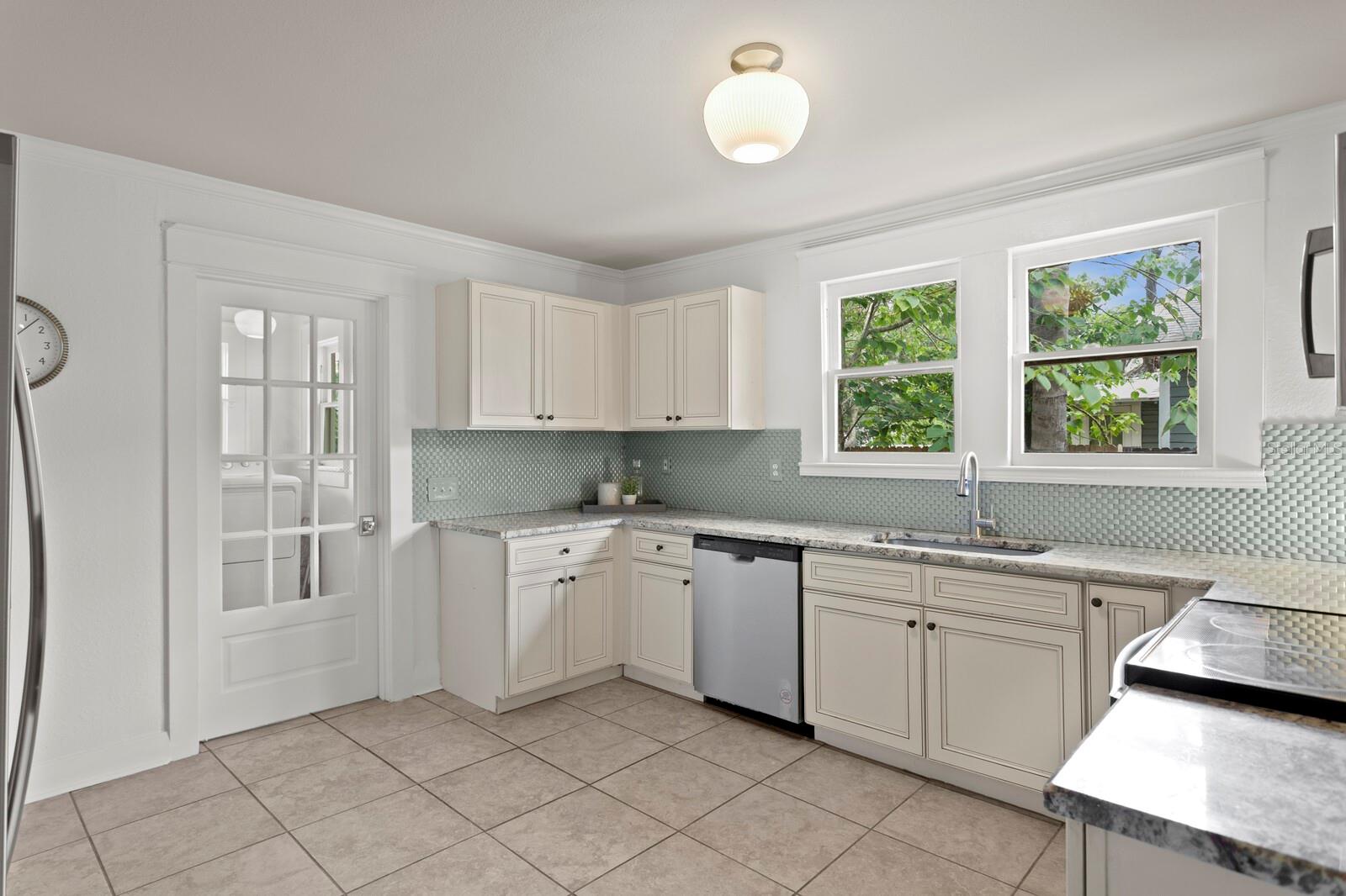 Image 11 of 49 For 1003 Emma Street