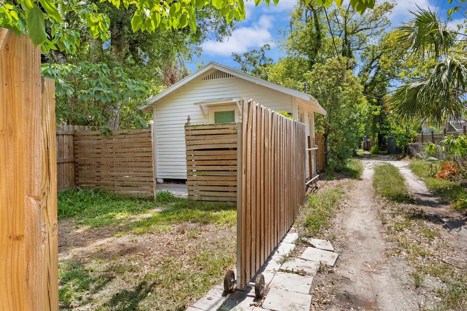Image 42 of 49 For 1003 Emma Street