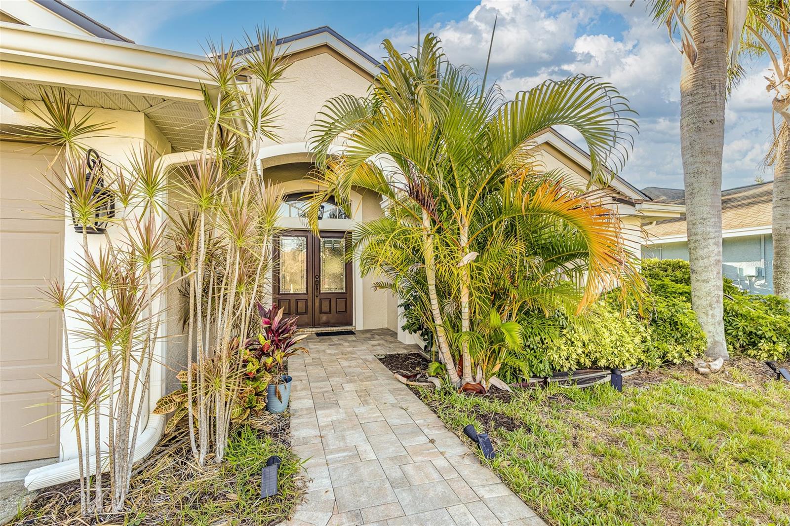 Image 4 of 23 For 447 Bridle Path Way
