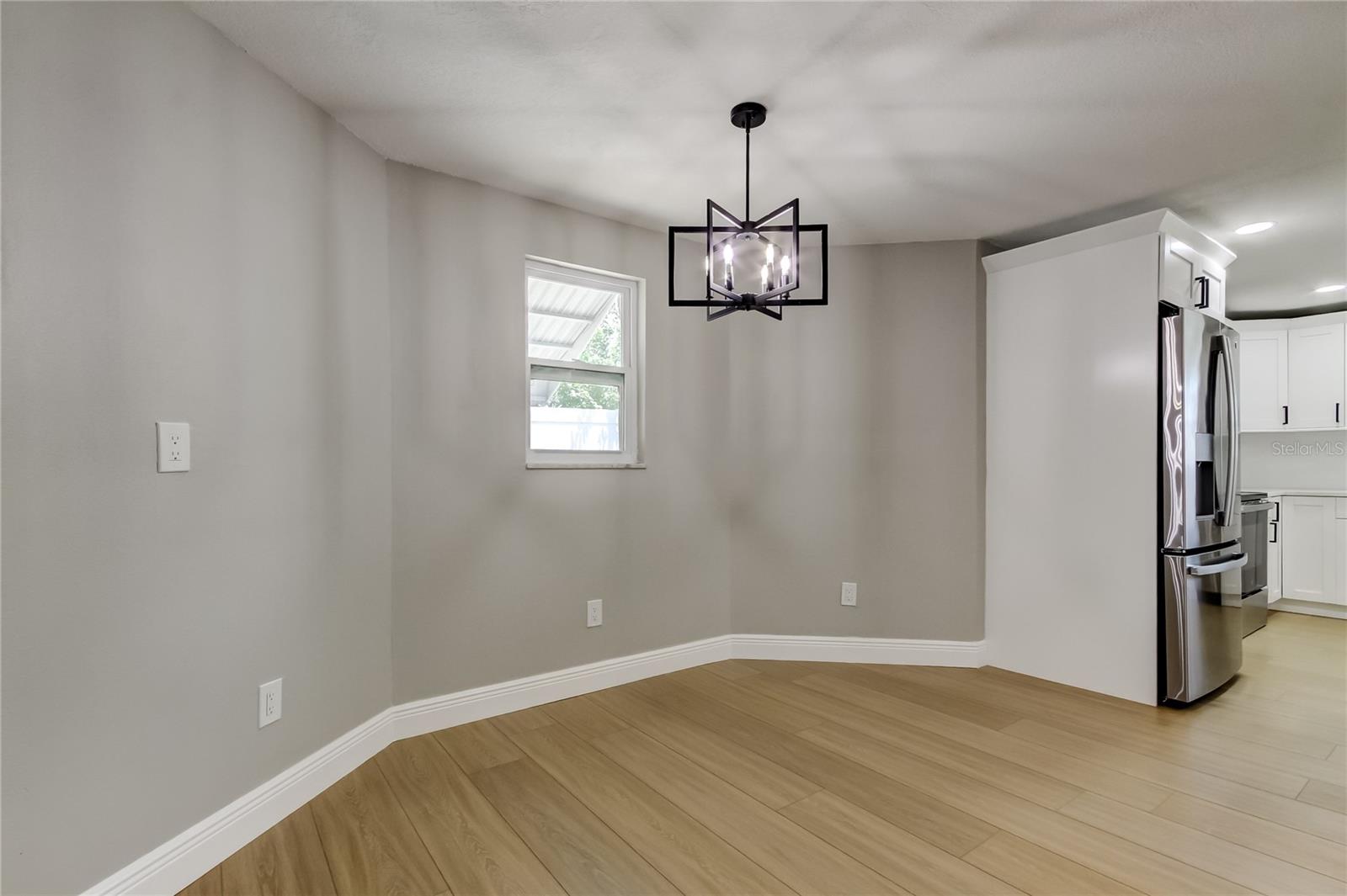 Image 10 of 64 For 10744 Drummond Road