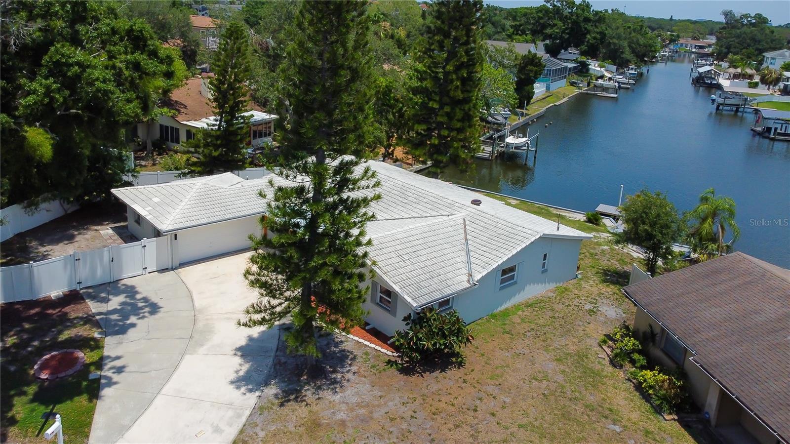 Image 4 of 64 For 10744 Drummond Road