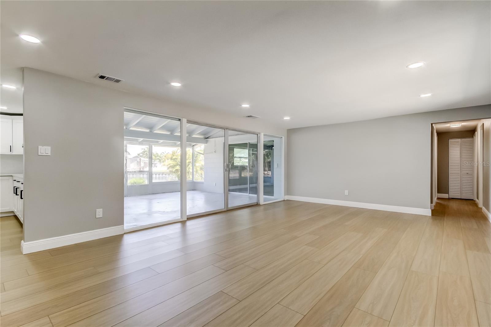 Image 6 of 64 For 10744 Drummond Road