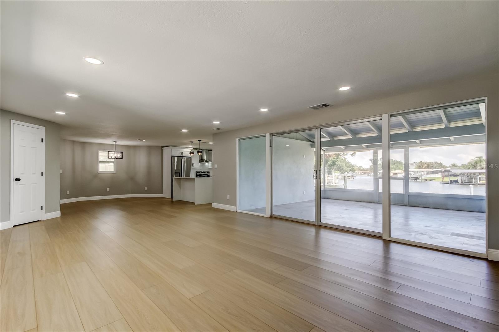 Image 7 of 64 For 10744 Drummond Road