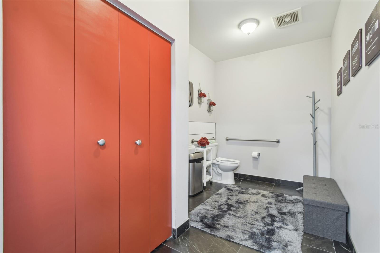 Listing photo id 25 for 13908 Monroes Business Park