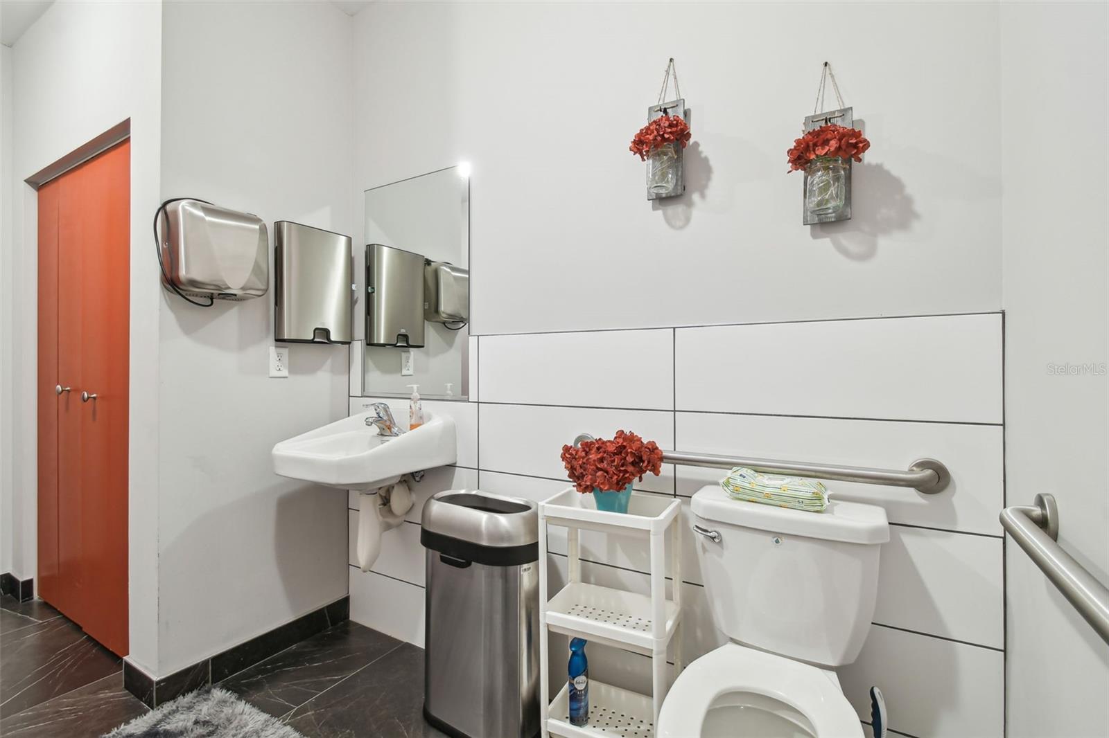 Listing photo id 27 for 13908 Monroes Business Park