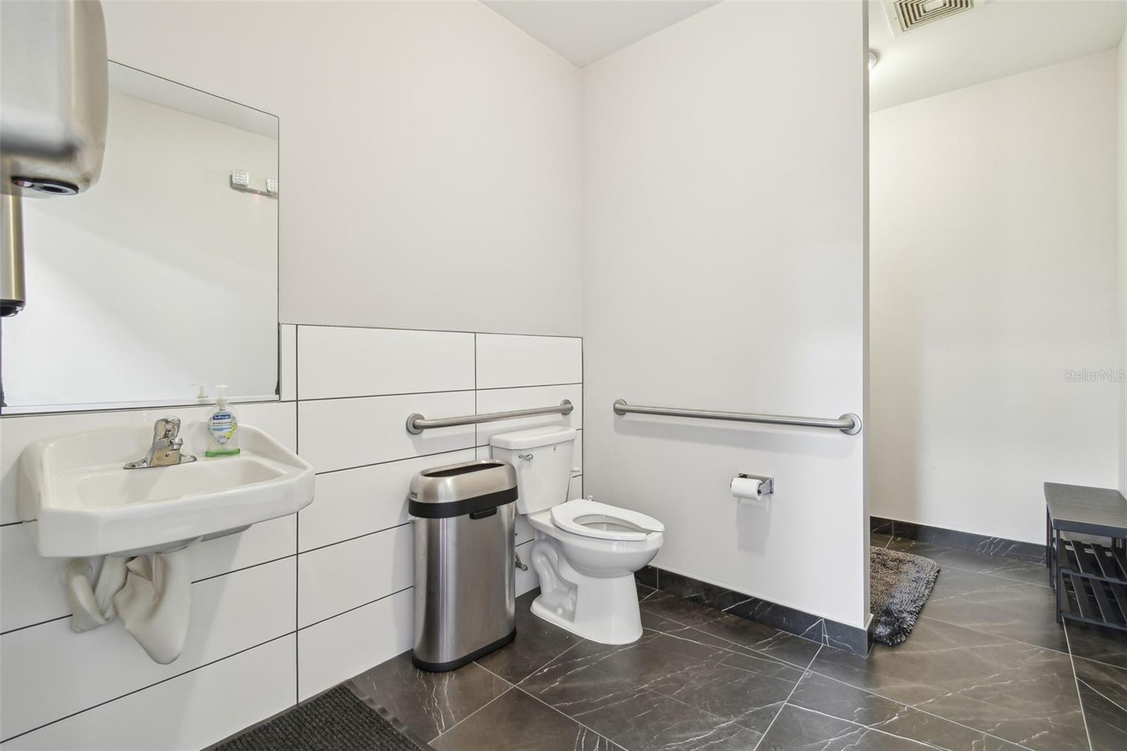 Listing photo id 28 for 13908 Monroes Business Park