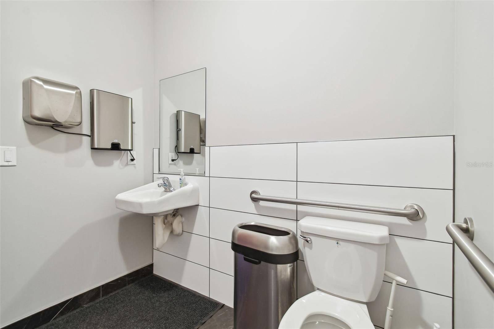 Listing photo id 29 for 13908 Monroes Business Park