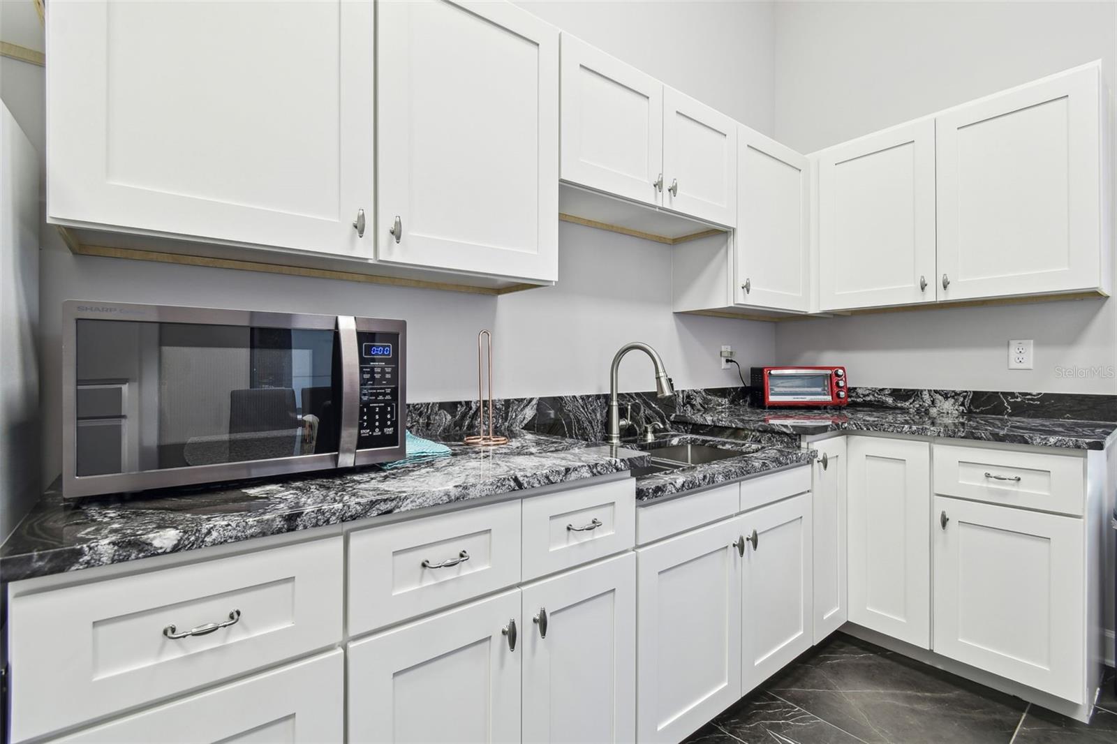 Listing photo id 33 for 13908 Monroes Business Park