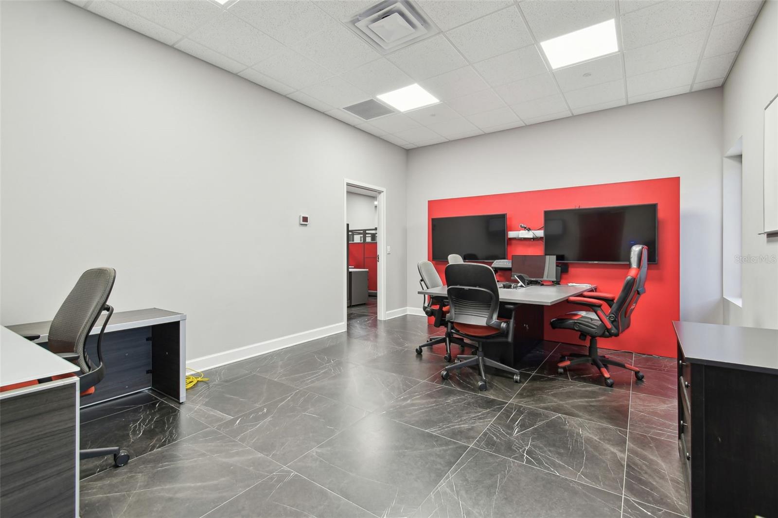 Listing photo id 40 for 13908 Monroes Business Park