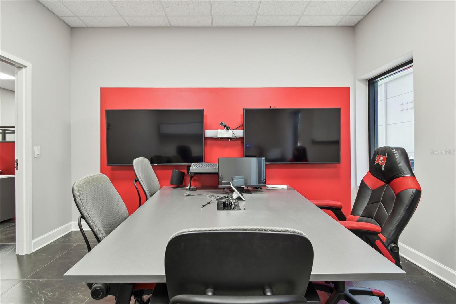 Listing photo id 41 for 13908 Monroes Business Park